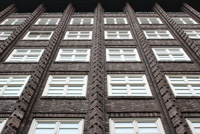 Rainscreen Cladding: Ventilated Façades for Maximum Protection